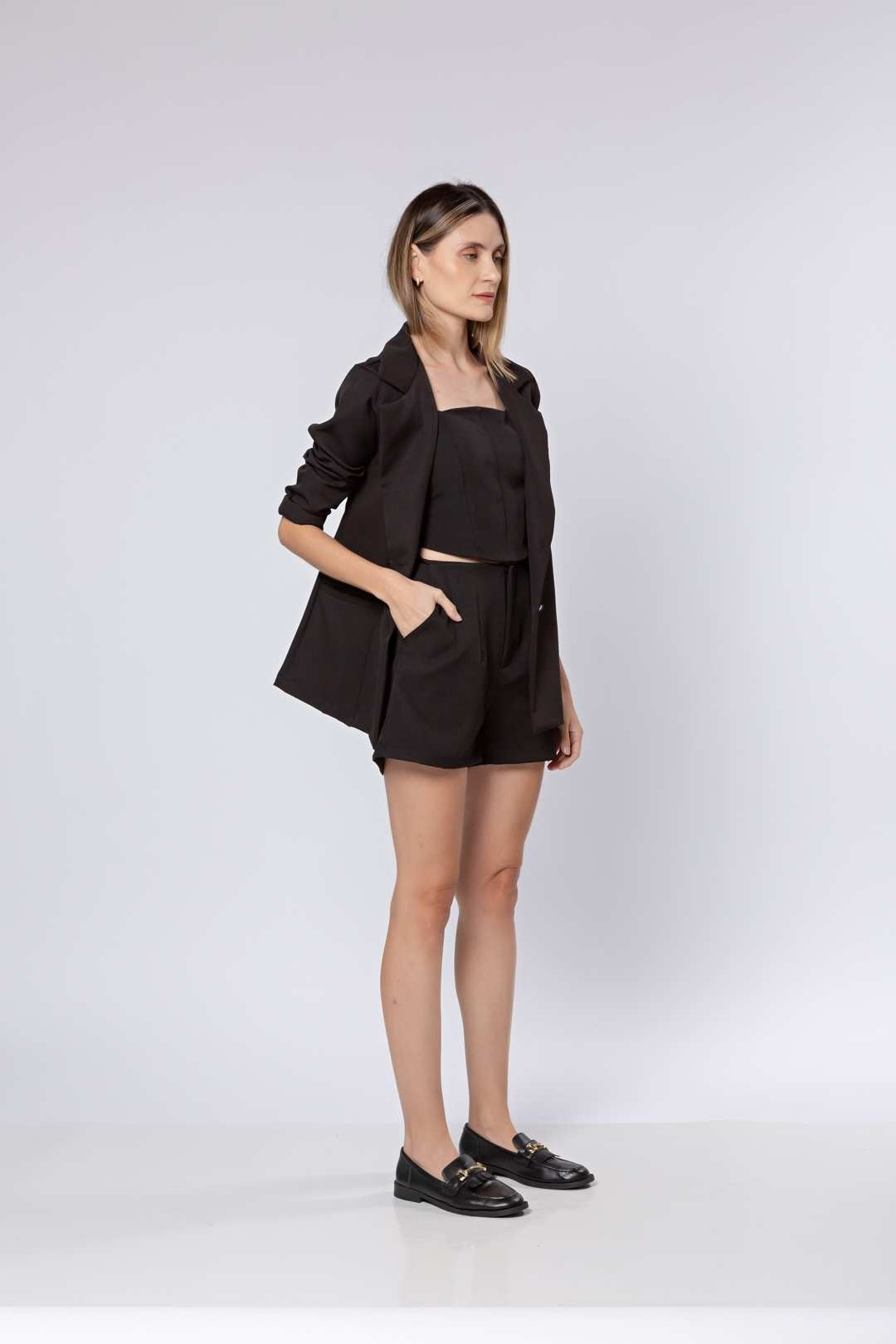 Conj 3 peças em alfaiataria Preto (Com Shorts, Cropped e Blazer)✨