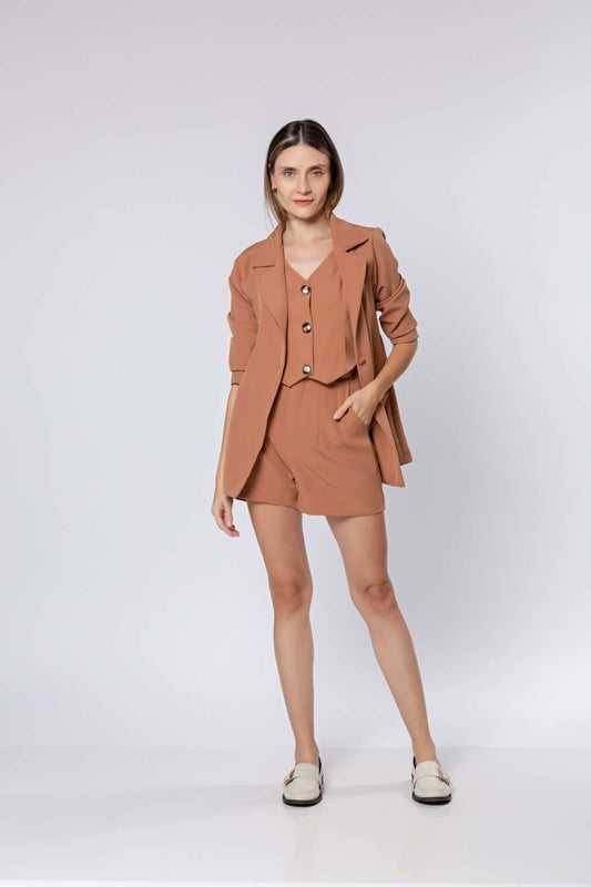 Conj 3 peças em alfaiataria Nude (Com Shorts, Colete e Blazer)✨