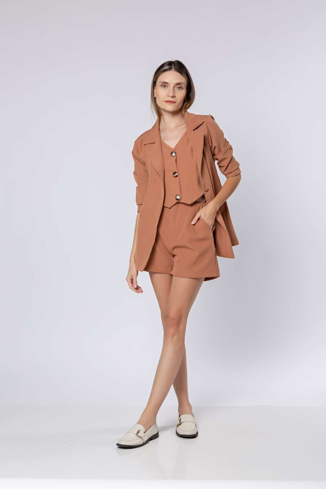 Conj 3 peças em alfaiataria Nude (Com Shorts, Colete e Blazer)✨