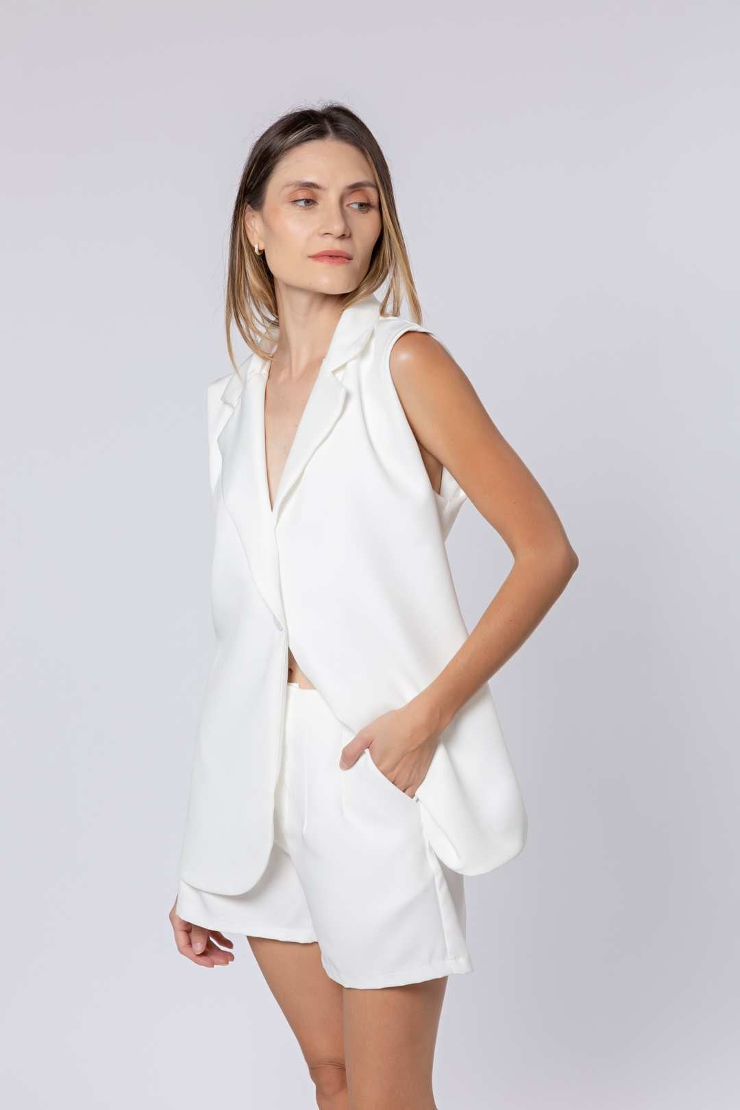 Conj Shorts + Colete Alongado Off White