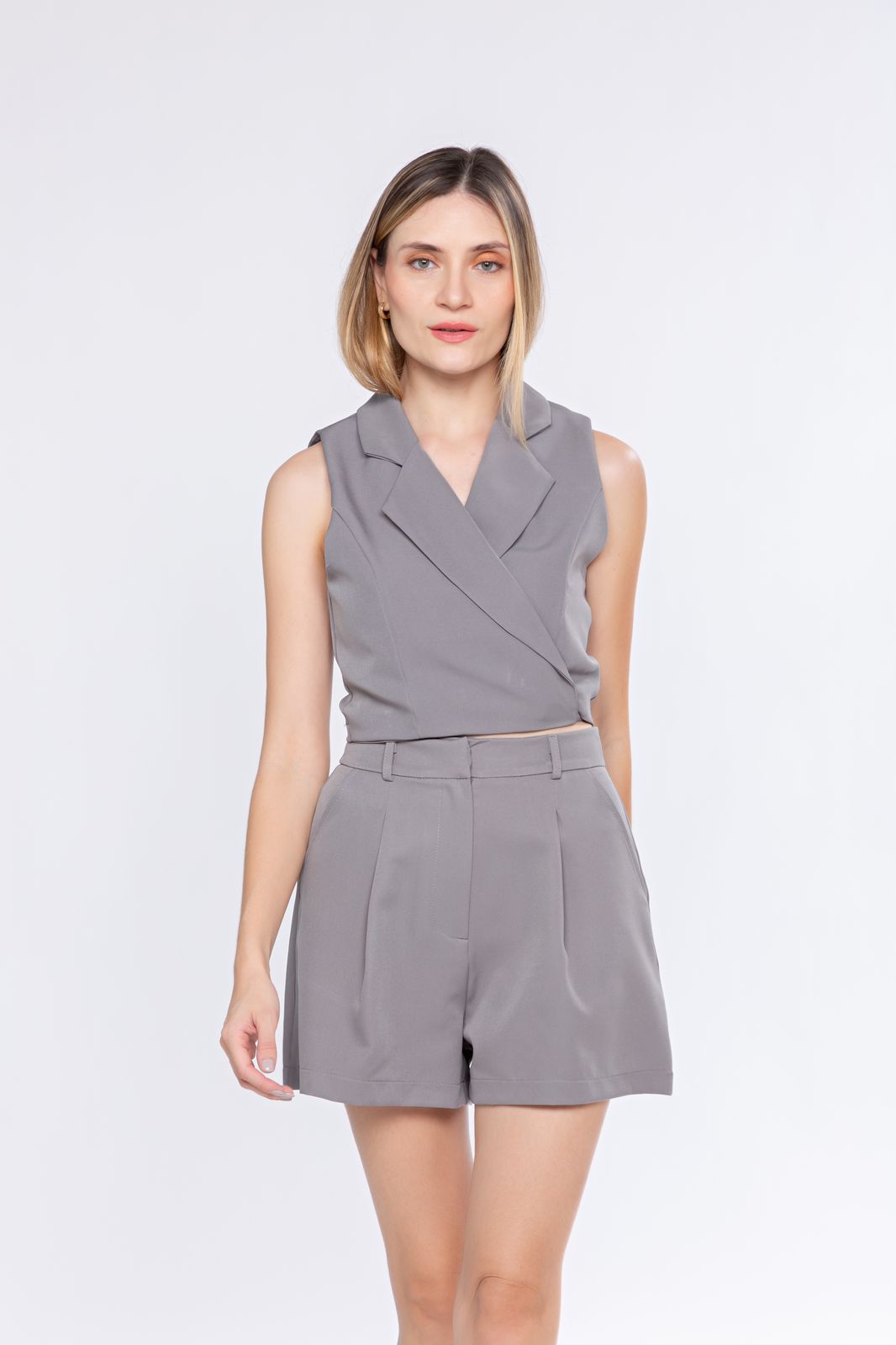 Conj Shorts de Ryca + Blusa Bozzetti Cinza