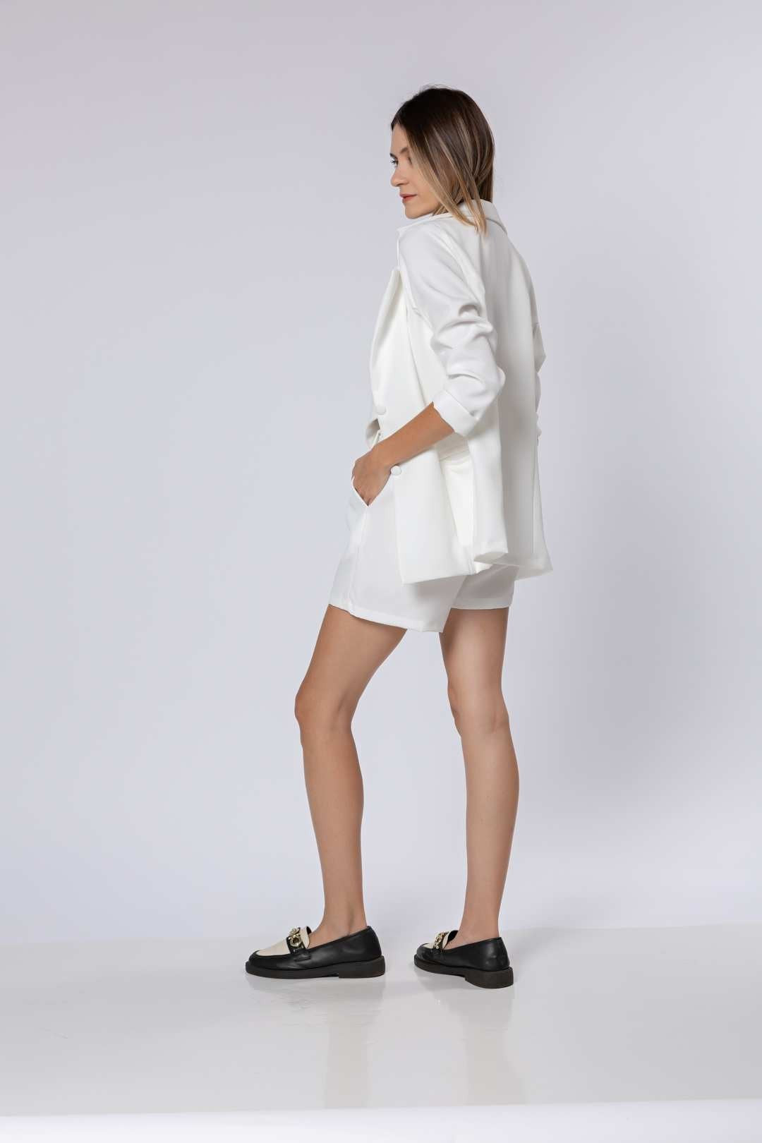 Conj 3 peças em alfaiataria Off White (Com Shorts, Colete e Blazer)✨