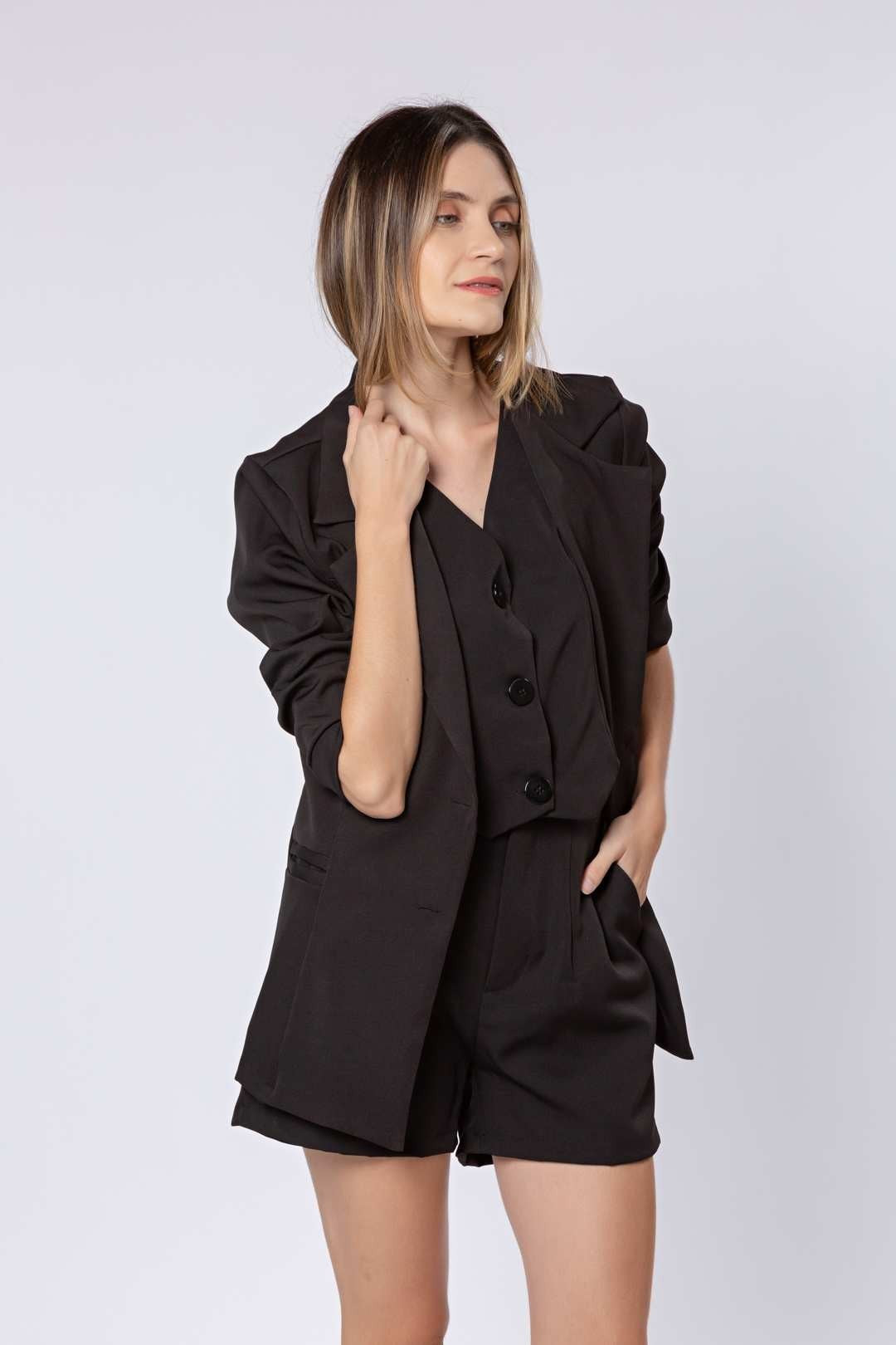 Conj 3 peças em alfaiataria Preto (Com Shorts, Colete e Blazer)✨