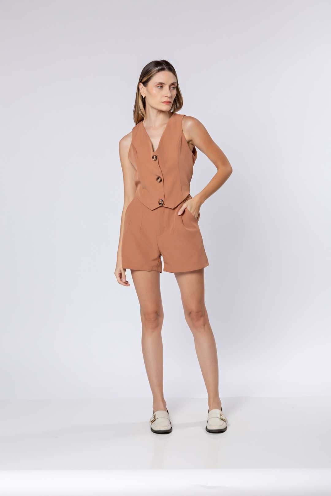 Conj Shorts + Colete Alfaiataria Nude