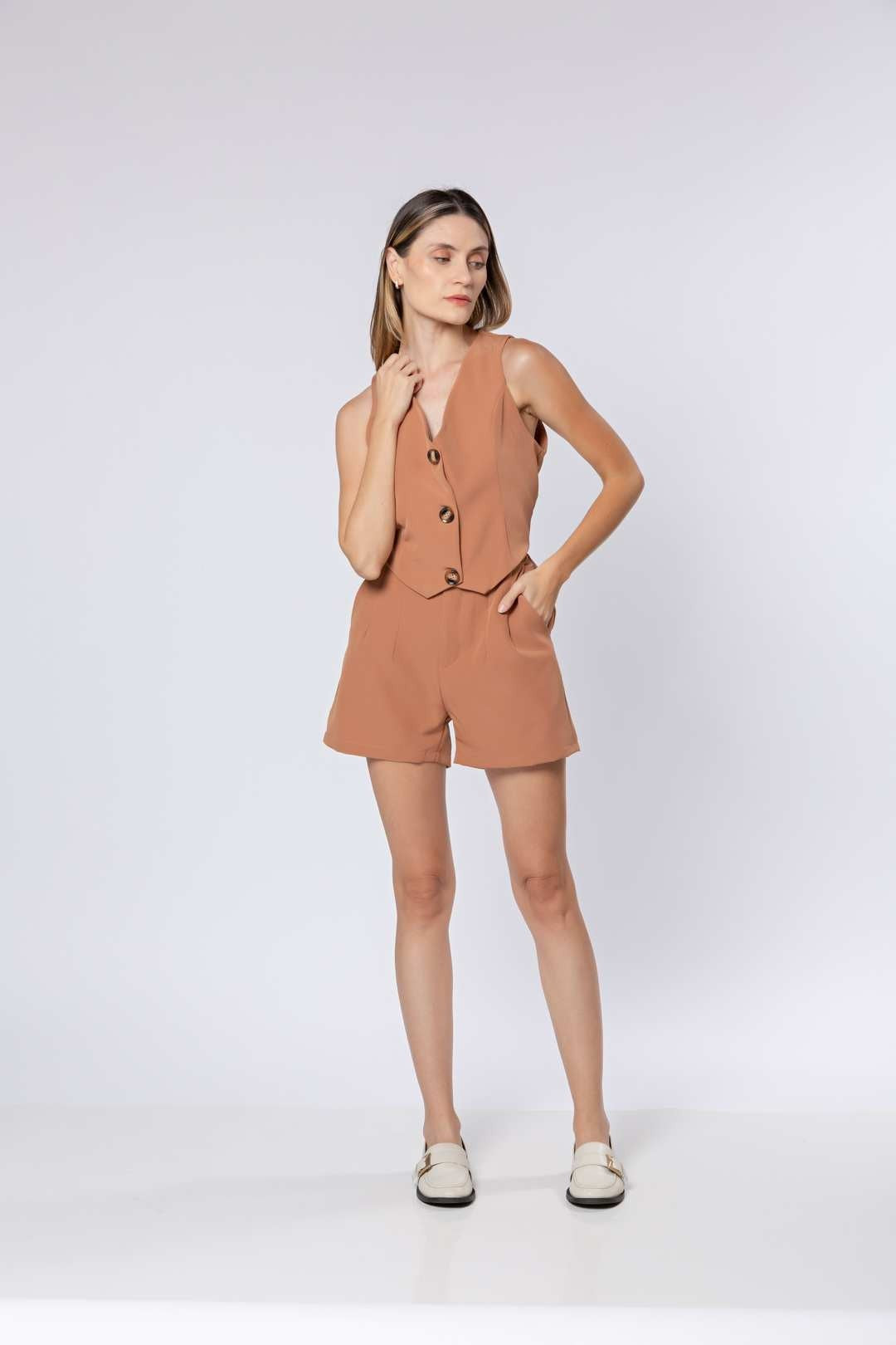 Conj Shorts + Colete Alfaiataria Nude