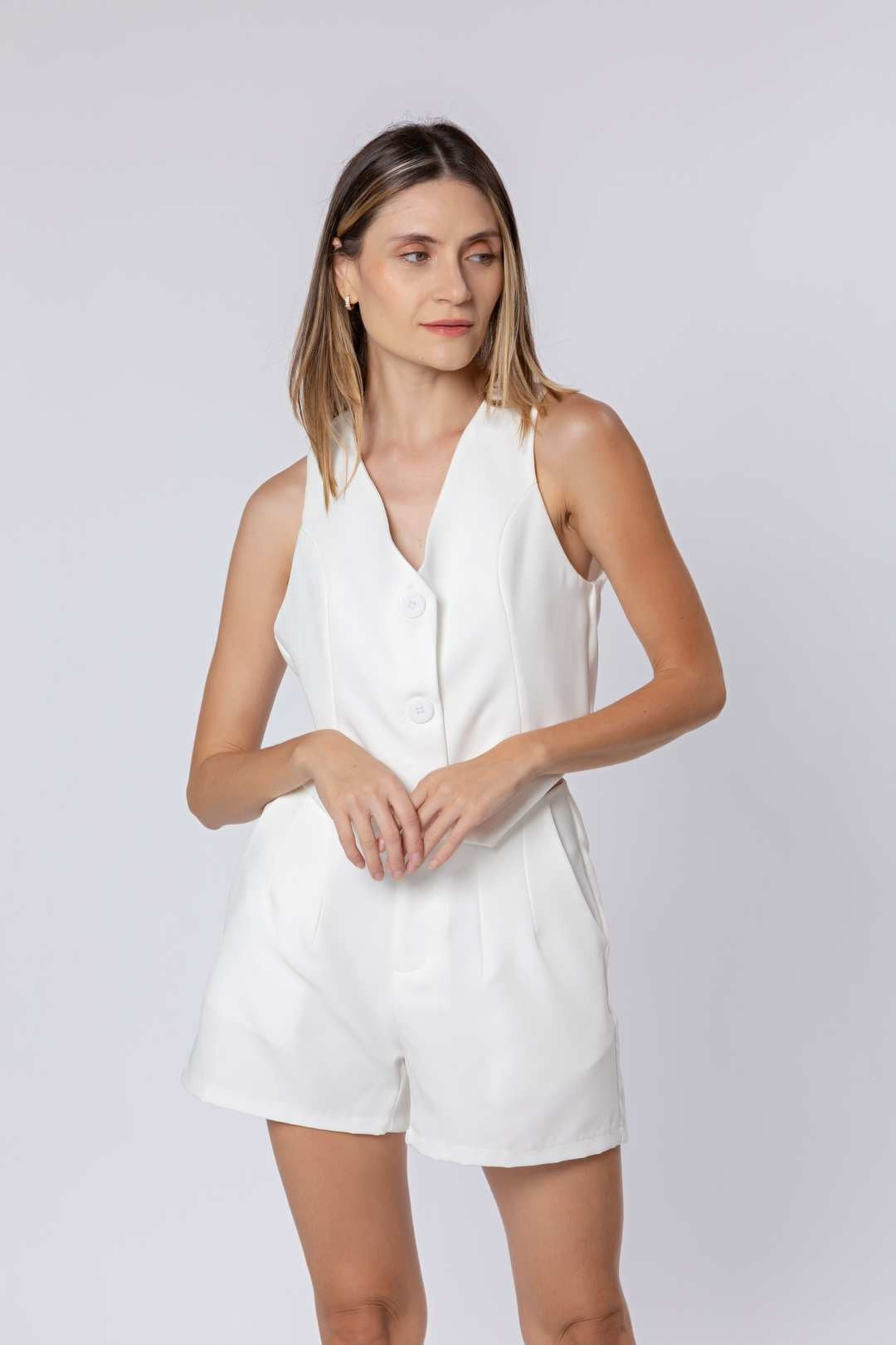 Conj Shorts + Colete Alfaiataria Off White